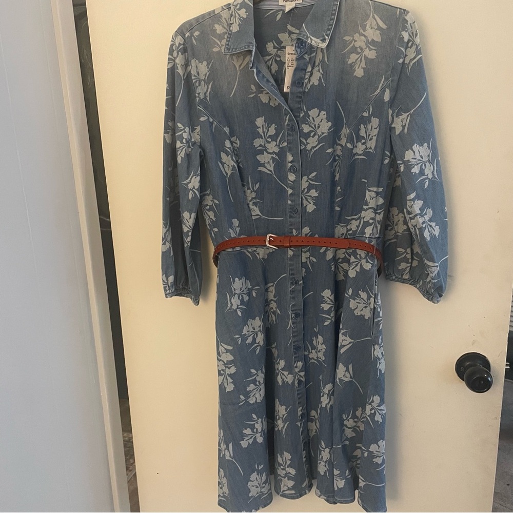 Westport Womens Sz. 8 
Blue Floral Denim Style Bell Sleeve Distressed Dress!